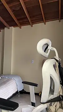 GabriSaenz online show from 10/31/25, 01:41