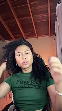 GabriSaenz online show from 10/30/25, 01:09