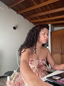 Snapshot of GabriSaenz chatting on 05/11/26, 01:01 GabriSaenz online show from 05/11/26, 01:01