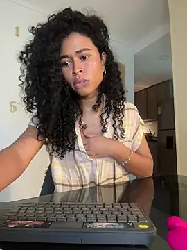 GabriSaenz online show from 12/21/24, 10:40