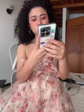 Snapshot of GabriSaenz chatting on 04/18/26, 02:08 GabriSaenz online show from 04/18/26, 02:08