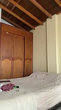 GabriSaenz online show from 10/23/25, 01:43