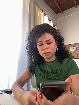 GabriSaenz online show from 11/18/25, 02:53