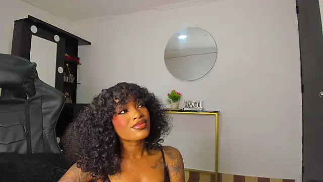 Snapshot of Emattaylor chatting on 11/30/25, 11:33 Emattaylor online show from 11/30/25, 11:33