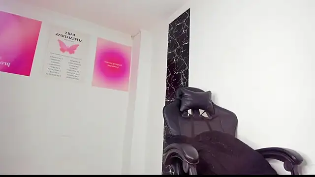 Snapshot of Emattaylor chatting on 02/21/25, 02:38 Emattaylor online show from 02/21/25, 02:38