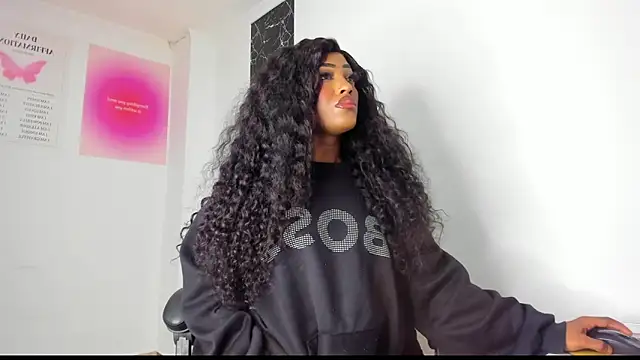 Snapshot of Emattaylor chatting on 03/05/25, 11:17 Emattaylor online show from 03/05/25, 11:17