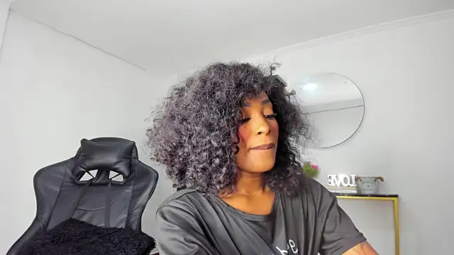 Snapshot of Emattaylor chatting on 11/21/25, 12:59 Emattaylor online show from 11/21/25, 12:59