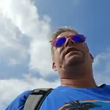 Snapshot of Trucker_Hunter chatting on 10/19/25, 12:52 Trucker Hunter online show from 10/19/25, 12:52