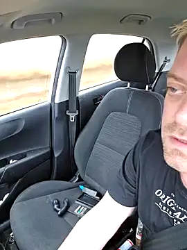 Snapshot of Trucker_Hunter chatting on 03/11/25, 08:30 Trucker Hunter online show from 03/11/25, 08:30