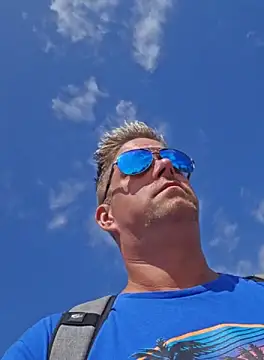 Snapshot of Trucker_Hunter chatting on 10/12/25, 01:56 Trucker Hunter online show from 10/12/25, 01:56