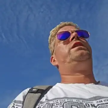 Snapshot of Trucker_Hunter chatting on 10/27/25, 04:08 Trucker Hunter online show from 10/27/25, 04:08