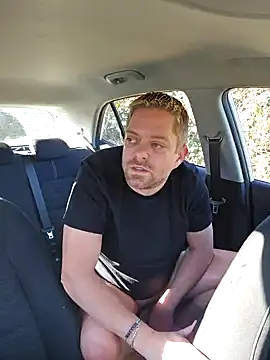 Snapshot of Trucker_Hunter chatting on 02/19/25, 01:28 Trucker Hunter online show from 02/19/25, 01:28