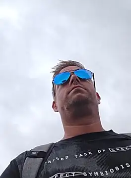 Snapshot of Trucker_Hunter chatting on 10/16/25, 02:47 Trucker Hunter online show from 10/16/25, 02:47