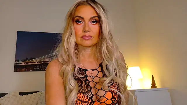 Tinkerbell822 online show from 10/27/25, 08:26