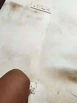 Snapshot of bigshot1231 chatting on 10/14/25, 04:40 bigshot1231 online show from 10/14/25, 04:40