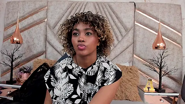 AgataRinaldi online show from 11/18/25, 08:34