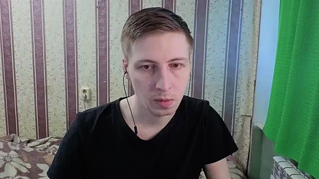 Snapshot of darienlarge chatting on 06/12/26, 04:43 darienlarge online show from 06/12/26, 04:43