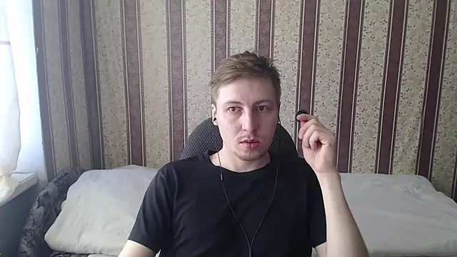 Snapshot of darienlarge chatting on 03/21/25, 02:29 darienlarge online show from 03/21/25, 02:29