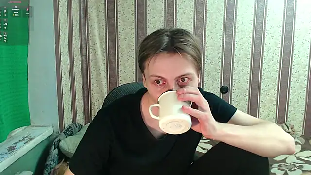 Snapshot of darienlarge chatting on 11/12/25, 01:37 darienlarge online show from 11/12/25, 01:37