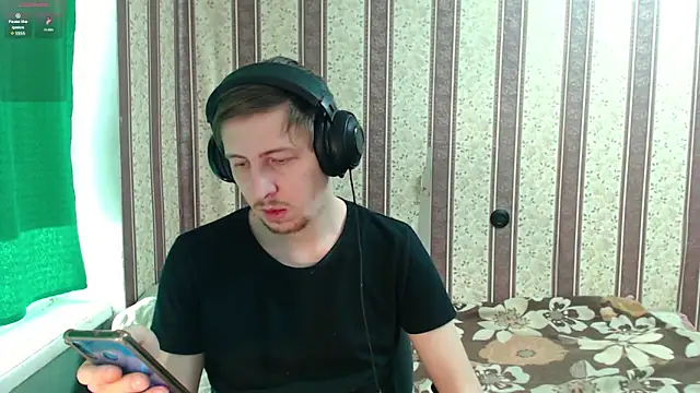 Snapshot of darienlarge chatting on 11/11/25, 11:38 darienlarge online show from 11/11/25, 11:38