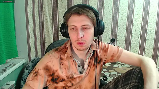 Snapshot of darienlarge chatting on 11/25/25, 06:08 darienlarge online show from 11/25/25, 06:08