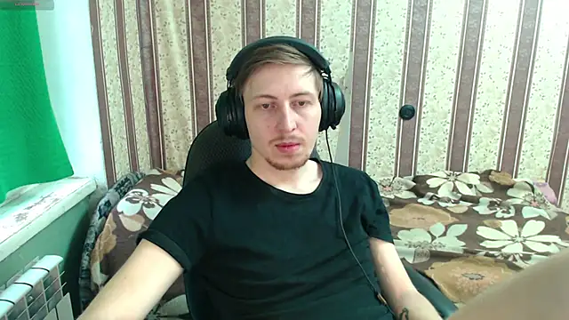 Snapshot of darienlarge chatting on 11/09/25, 10:41 darienlarge online show from 11/09/25, 10:41