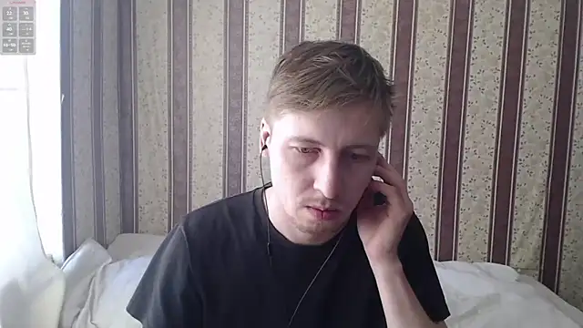 Snapshot of darienlarge chatting on 03/19/25, 02:24 darienlarge online show from 03/19/25, 02:24