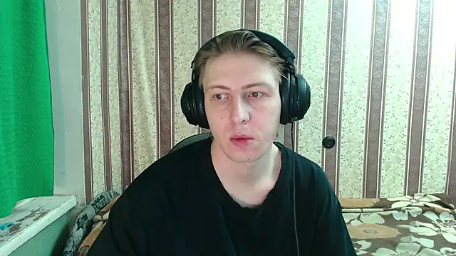 Snapshot of darienlarge chatting on 10/22/25, 03:39 darienlarge online show from 10/22/25, 03:39