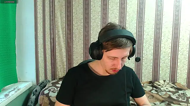 Snapshot of darienlarge chatting on 11/13/25, 11:58 darienlarge online show from 11/13/25, 11:58