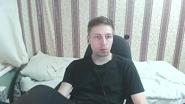 Snapshot of darienlarge chatting on 03/19/25, 10:20 darienlarge online show from 03/19/25, 10:20