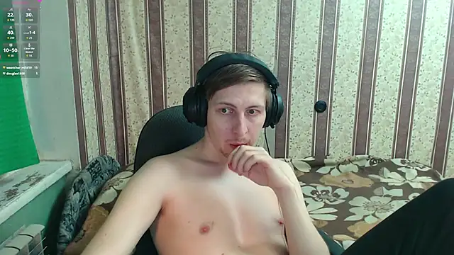 Snapshot of darienlarge chatting on 10/31/25, 02:35 darienlarge online show from 10/31/25, 02:35