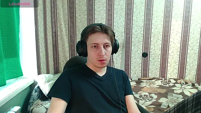 Snapshot of darienlarge chatting on 11/19/25, 10:04 darienlarge online show from 11/19/25, 10:04