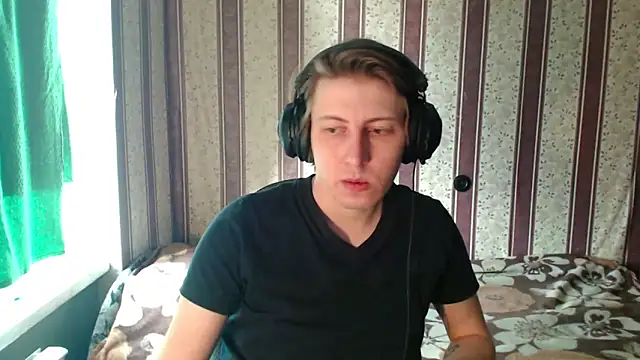 Snapshot of darienlarge chatting on 10/23/25, 07:29 darienlarge online show from 10/23/25, 07:29