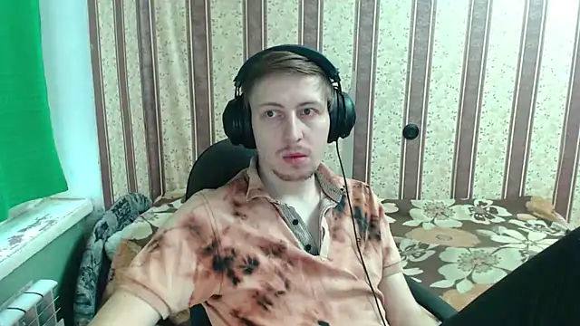 Snapshot of darienlarge chatting on 11/07/25, 11:04 darienlarge online show from 11/07/25, 11:04