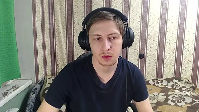 Snapshot of darienlarge chatting on 11/02/25, 03:33 darienlarge online show from 11/02/25, 03:33