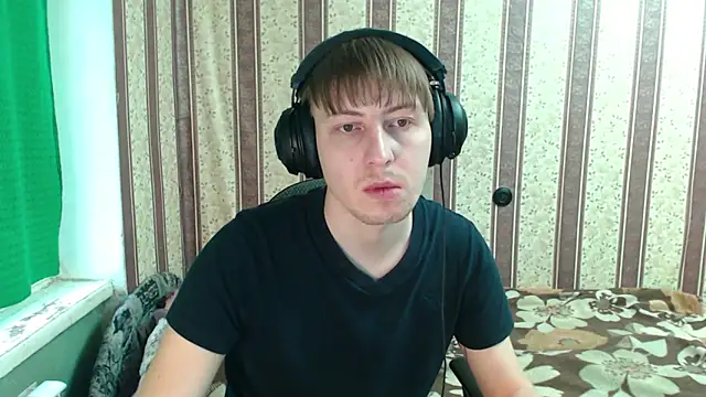 Snapshot of darienlarge chatting on 10/27/25, 11:44 darienlarge online show from 10/27/25, 11:44