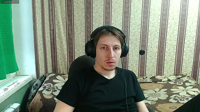 Snapshot of darienlarge chatting on 12/01/25, 09:43 darienlarge online show from 12/01/25, 09:43