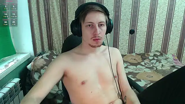 Snapshot of darienlarge chatting on 11/10/25, 12:32 darienlarge online show from 11/10/25, 12:32