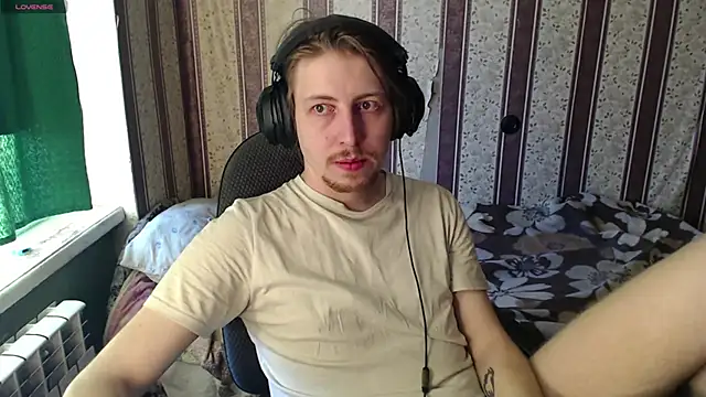 Snapshot of darienlarge chatting on 10/21/25, 01:54 darienlarge online show from 10/21/25, 01:54