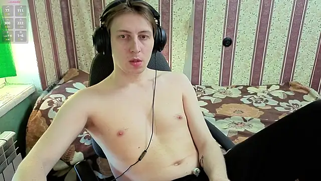 Snapshot of darienlarge chatting on 12/14/25, 08:09 darienlarge online show from 12/14/25, 08:09