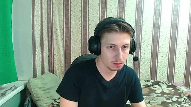 Snapshot of darienlarge chatting on 11/05/25, 06:00 darienlarge online show from 11/05/25, 06:00