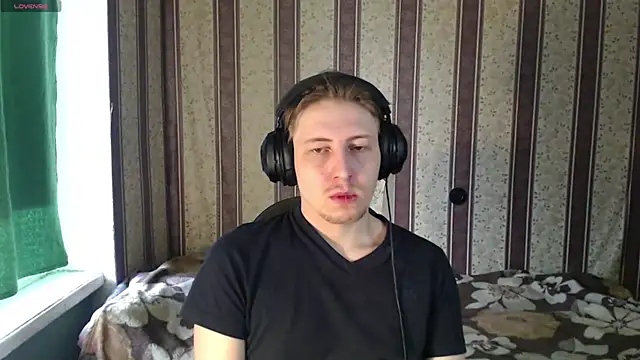 Snapshot of darienlarge chatting on 11/23/25, 08:57 darienlarge online show from 11/23/25, 08:57