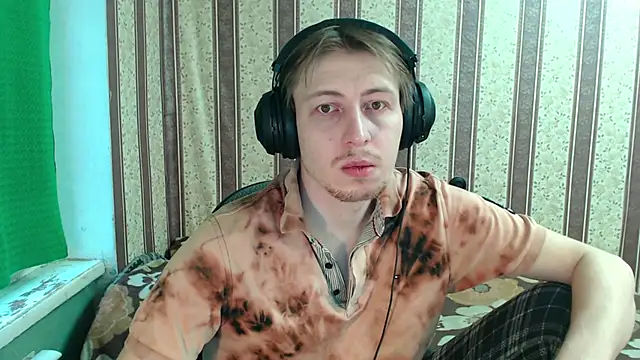 Snapshot of darienlarge chatting on 11/27/25, 10:37 darienlarge online show from 11/27/25, 10:37