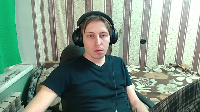 Snapshot of darienlarge chatting on 11/16/25, 05:39 darienlarge online show from 11/16/25, 05:39