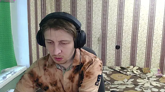 Snapshot of darienlarge chatting on 11/26/25, 10:26 darienlarge online show from 11/26/25, 10:26