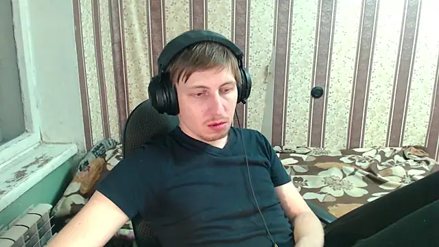 Snapshot of darienlarge chatting on 11/03/25, 02:20 darienlarge online show from 11/03/25, 02:20