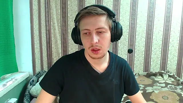 Snapshot of darienlarge chatting on 11/06/25, 07:34 darienlarge online show from 11/06/25, 07:34