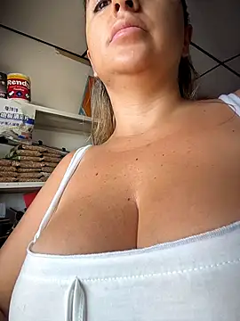 sammyqueenx21 online show from 04/14/26, 11:59