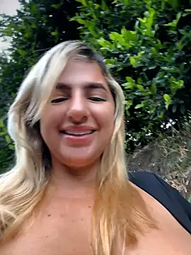 Snapshot of sammyqueenx21 chatting on 07/15/26, 12:23 sammyqueenx21 online show from 07/15/26, 12:23