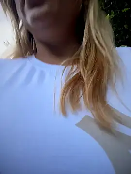 Snapshot of sammyqueenx21 chatting on 07/16/26, 11:29 sammyqueenx21 online show from 07/16/26, 11:29